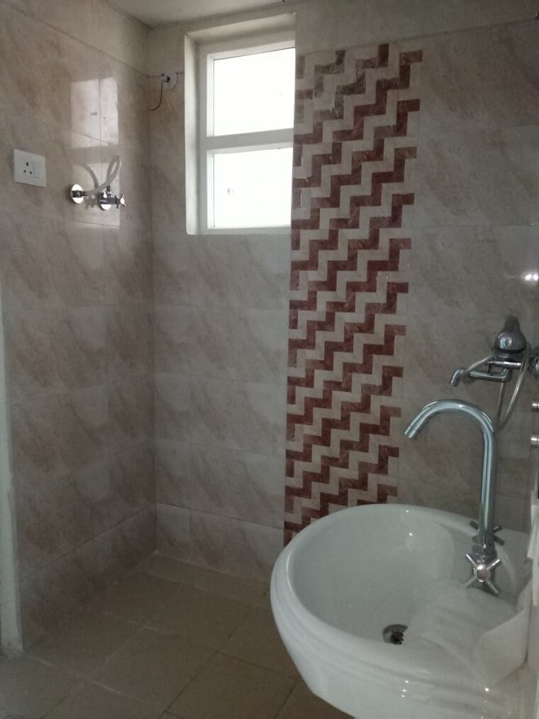 Bathroom, parsvnath-platinum 2 Bedroom 1204 Sq.Ft. Apartment In Sector Swarn Nagri Greater Noida 10427962