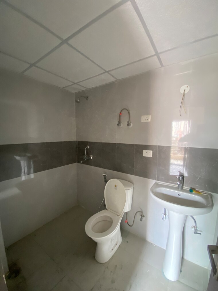 Bathroom, elegant-splendour 2.5 Bedroom 1320 Sq.Ft. Apartment In Tech Zone 4 Greater Noida Greater Noida 10427966