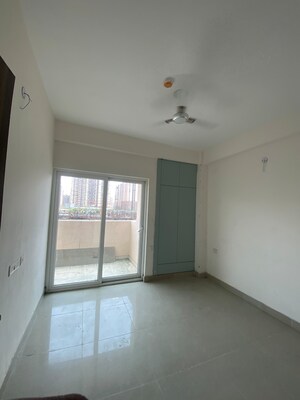 Room in 2.5 BHK Apartment at Elegant Splendour, Tech Zone 4 Greater Noida – for Rent