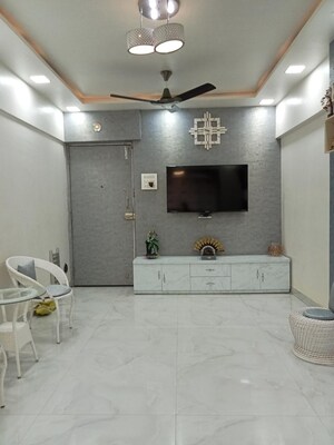 2 BHK Apartment For Rent in Kanta Apartments, Santacruz West