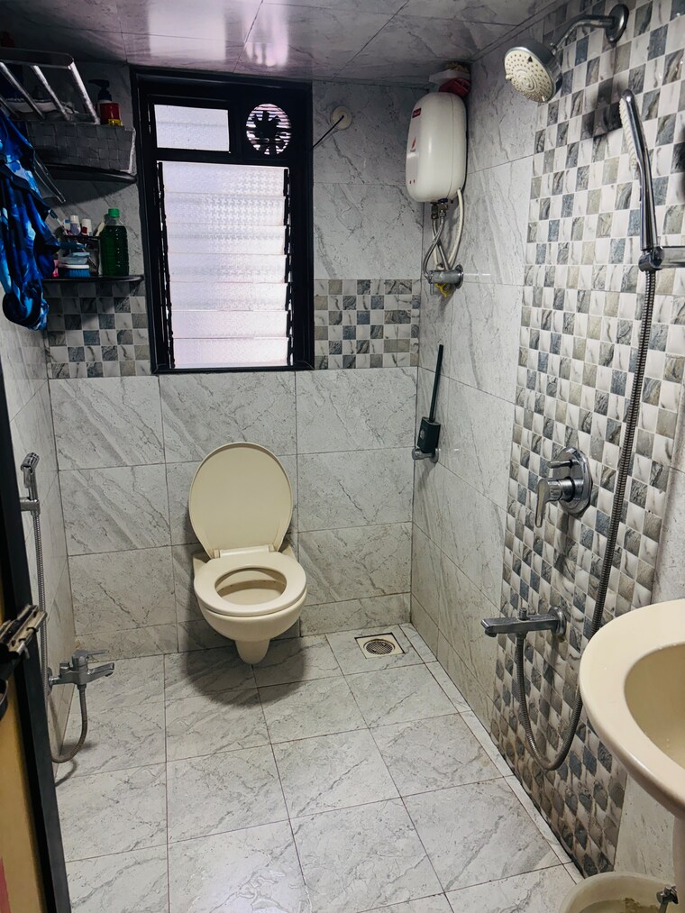 Bathroom, yogi-hills 2 Bedroom 755 Sq.Ft. Apartment In Mulund West Mumbai 10428484