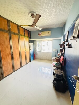 Team Area in 2 BHK Apartment at Yogi Hills, Mulund West – for Rent