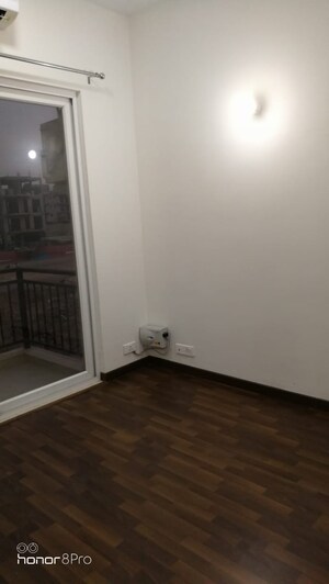 Room in 3.5 BHK Apartment at Emaar Emerald Floors Premier, Sector 65 – for Rent