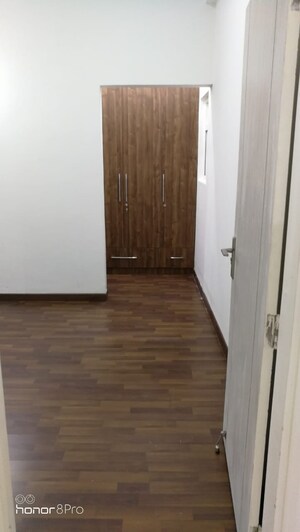 Room in 3.5 BHK Apartment at Emaar Emerald Floors Premier, Sector 65 – for Rent