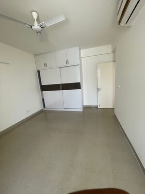 Room in 4 BHK Apartment at Emaar Emerald Floors Premier, Sector 65 – for Rent