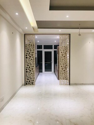 Room in 3.5 BHK Apartment at Emaar MGF Emerald Hills, Sector 65 – for Rent