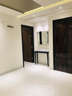 Room in 3.5 BHK Apartment at Emaar MGF Emerald Hills, Sector 65 – for Rent