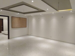 Room in 3.5 BHK Apartment at Emaar MGF Emerald Hills, Sector 65 – for Rent