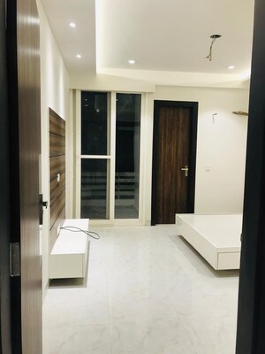 Building Lobby in 3.5 BHK Apartment at Emaar MGF Emerald Hills, Sector 65 – for Rent