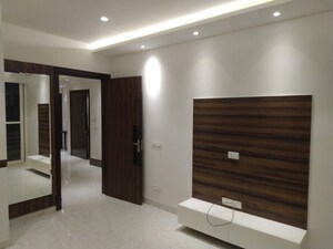 Room in 3.5 BHK Apartment at Emaar MGF Emerald Hills, Sector 65 – for Rent