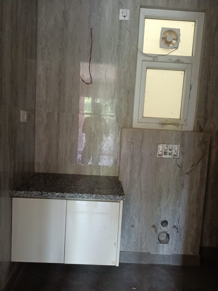 Bathroom, emaar-mgf-emerald-hills 4 Bedroom 3200 Sq.Ft. Apartment In Sector 65 Gurgaon 10430242