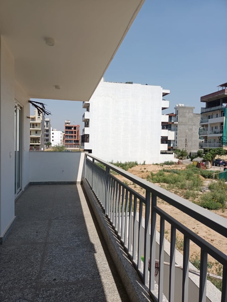 Balcony, emaar-mgf-emerald-hills 4 Bedroom 3200 Sq.Ft. Apartment In Sector 65 Gurgaon 10430242