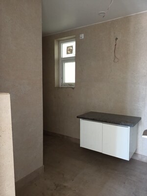 Room in 4 BHK Apartment at Emaar MGF Emerald Hills, Sector 65 – for Rent