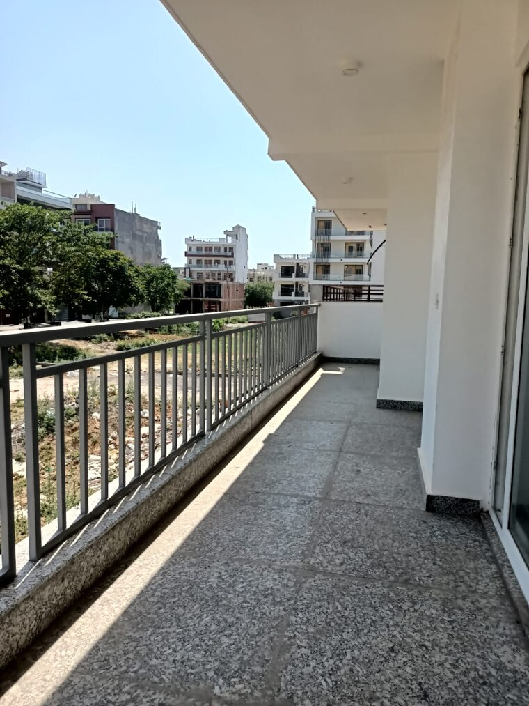 Balcony, emaar-mgf-emerald-hills 4 Bedroom 3200 Sq.Ft. Apartment In Sector 65 Gurgaon 10430242
