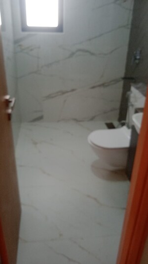 Bathroom in 2.5 BHK Apartment at M3M Heights, Sector 65 – for Rent