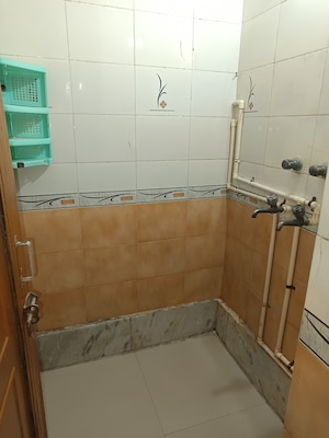 Bathroom in 1 BHK Builder Floor at Mukherjee Nagar – for Rent