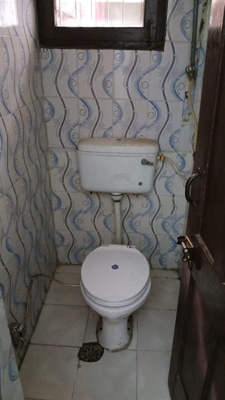 Bathroom, sector 45 3 Bedroom 1500 Sq.Ft. Builder Floor In Sector 45 Chandigarh 10430258