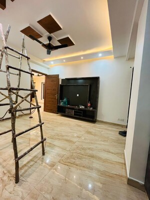 Room in 4 BHK Builder Floor at Sector 48 – for Rent