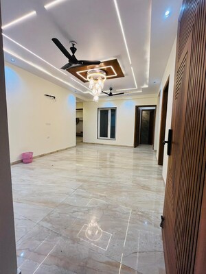 Room in 4 BHK Builder Floor at Sector 48 – for Rent
