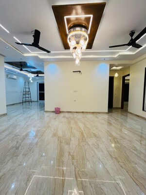 Room in 4 BHK Builder Floor at Sector 48 – for Rent