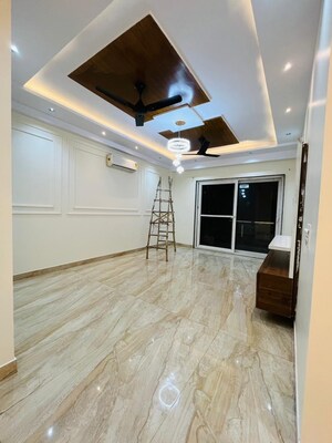 Room in 4 BHK Builder Floor at Sector 48 – for Rent