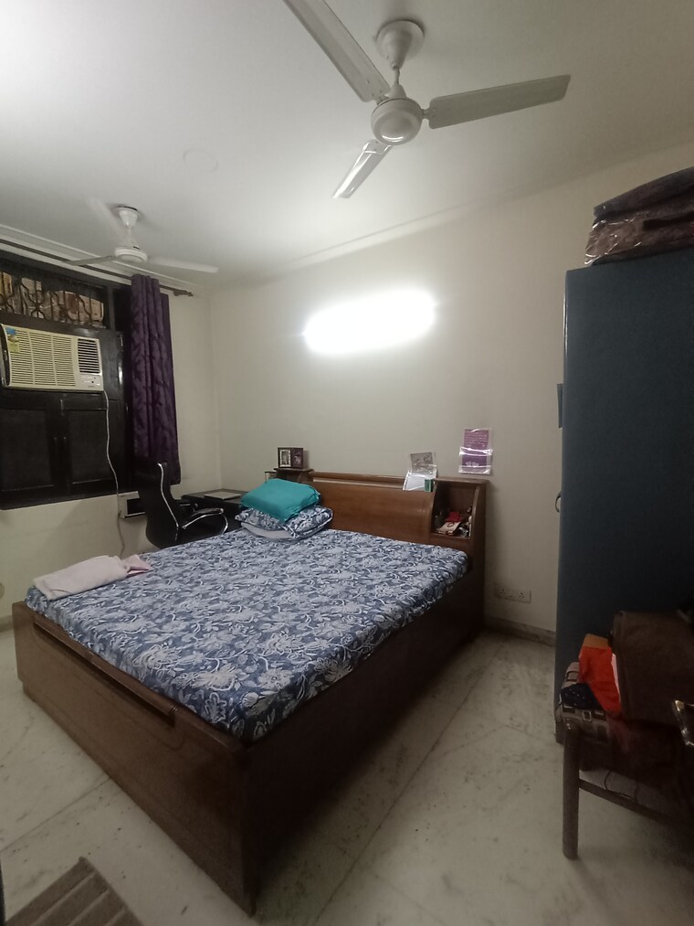 Bedroom, kalkaji 2.5 Bedroom 110 Sq.Yd. Builder Floor In Kalkaji Delhi 10432237