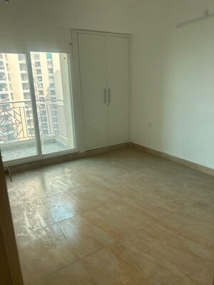 Room in 3 BHK Apartment at Migsun Twiinz, Eta Ii Greater Noida – for Sale