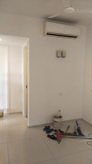 Room in 4 BHK Apartment at Ireo Skyon, Sector 60 – for Rent