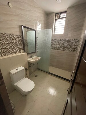 Bathroom in 1 BHK Builder Floor at Sector 16 – for Rent