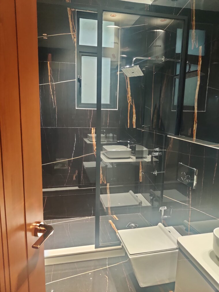 Attached Bathroom, green park extension 4 Bedroom 300 Sq.Yd. Builder Floor In Green Park Extension Delhi 10432934