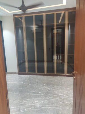 Room in 4 BHK Builder Floor at Green Park Extension – for Sale