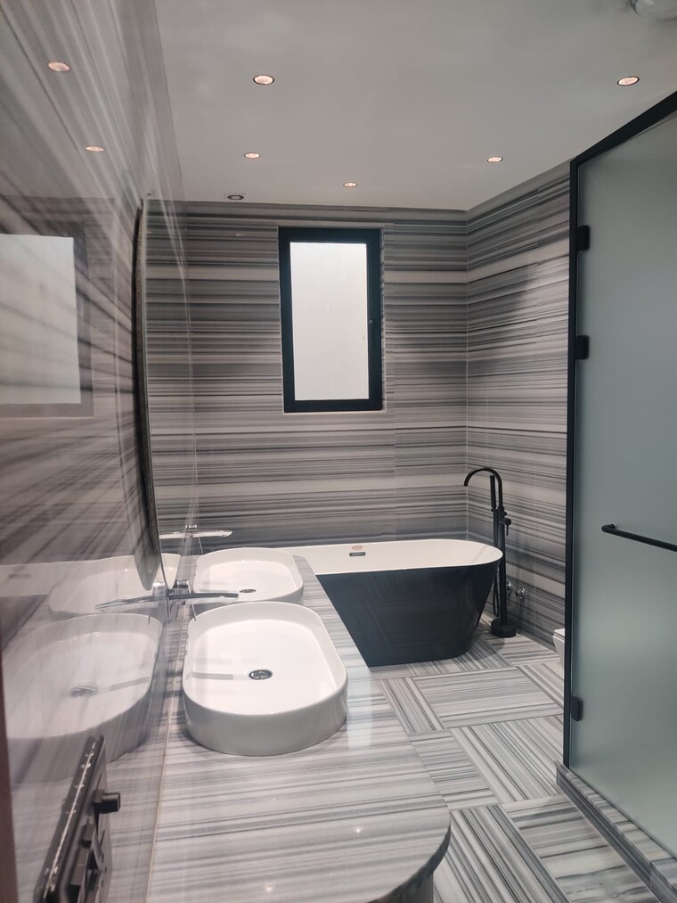 Bathroom, green park extension 4 Bedroom 300 Sq.Yd. Builder Floor In Green Park Extension Delhi 10432934