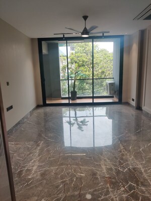 Room in 4 BHK Builder Floor at Green Park Extension – for Sale