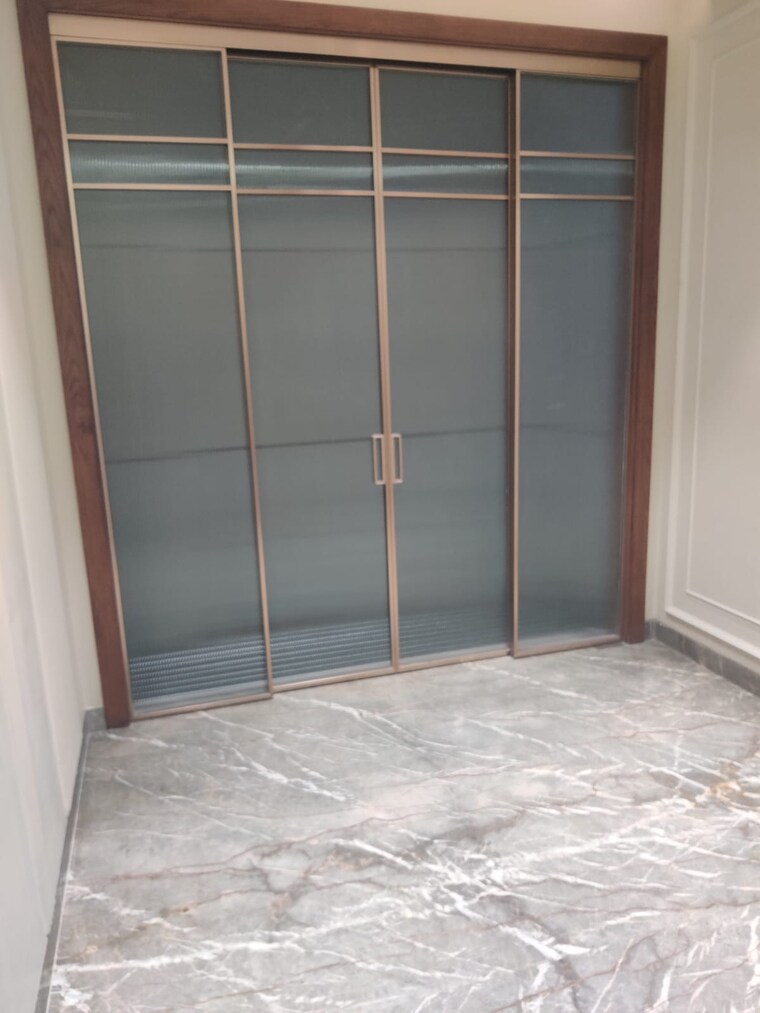 Room, green park extension 4 Bedroom 300 Sq.Ft. Builder Floor In Green Park Extension Delhi 10432953