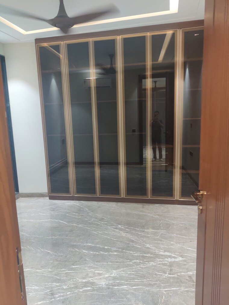 Room, green park extension 4 Bedroom 300 Sq.Ft. Builder Floor In Green Park Extension Delhi 10432953