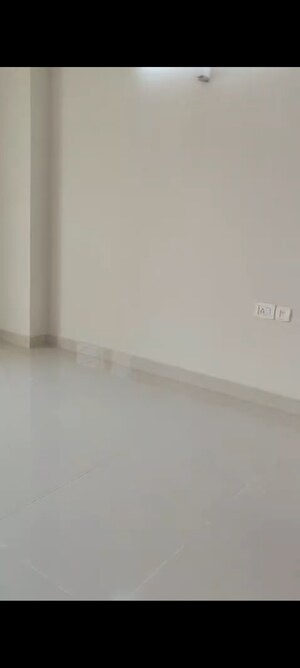 1 BHK Independent House For Rent in RWA Apartments, Sector 31