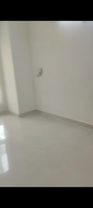 Room in 1 BHK Independent House at RWA Apartments, Sector 31 – for Rent