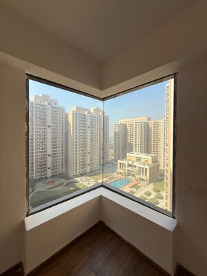 Room in 4 BHK Apartment at Rishita Manhattan, Gomti Nagar – for Sale