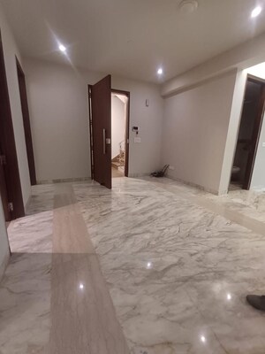Room in 3 BHK Builder Floor at Pamposh Enclave – for Rent