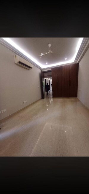 Room in 3 BHK Builder Floor at Pamposh Enclave – for Rent