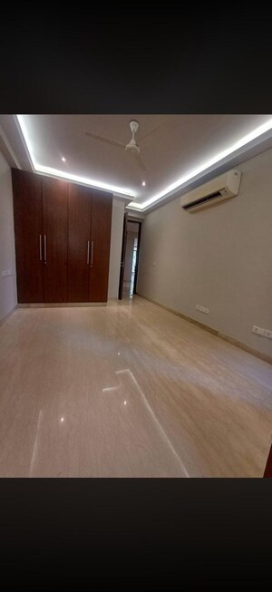 Room in 3 BHK Builder Floor at Pamposh Enclave – for Rent