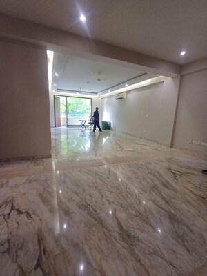 Room in 3 BHK Builder Floor at Pamposh Enclave – for Rent