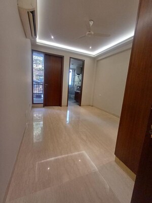 Room in 3 BHK Builder Floor at Pamposh Enclave – for Rent