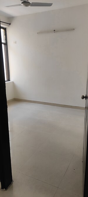Room in 3 BHK Builder Floor at Omaxe Silver Birch, North Mullanpur – for Sale