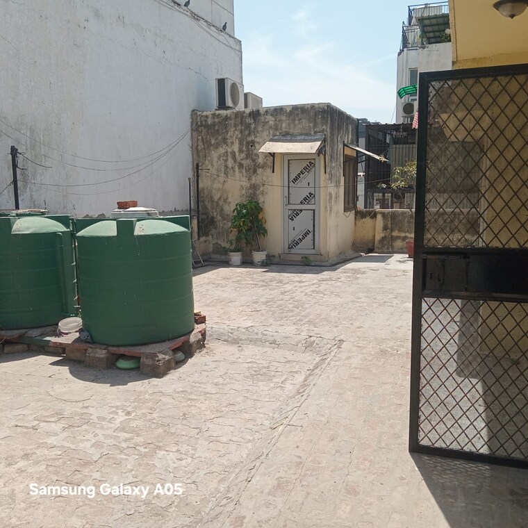 Bathroom, greater kailash ii 3 Bedroom 250 Sq.Yd. Builder Floor In Greater Kailash ii Delhi 10437979