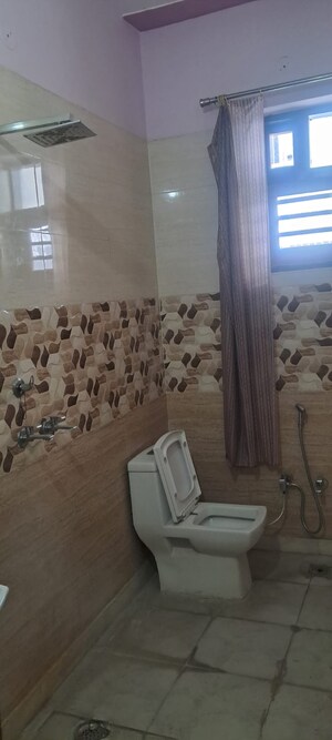 Bathroom in 2.5 BHK Villa at Sector 15 – for Rent
