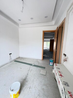 Room in 2 BHK Apartment at Umang Summer Palms, Sector 86 – for Sale