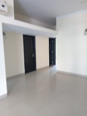 Room in 2.5 BHK Apartment at Ireo Uptown, Sector 66 – for Rent