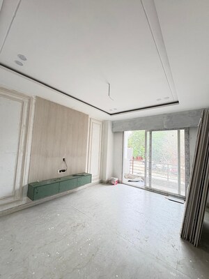 Room in 2 BHK Apartment at Umang Summer Palms, Sector 86 – for Sale