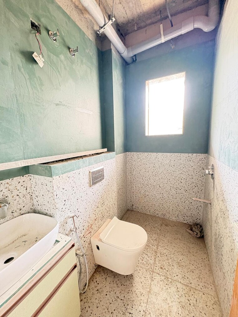 Bathroom, umang-summer-palms 2 Bedroom 980 Sq.Ft. Apartment In Sector 86 Faridabad 10438699